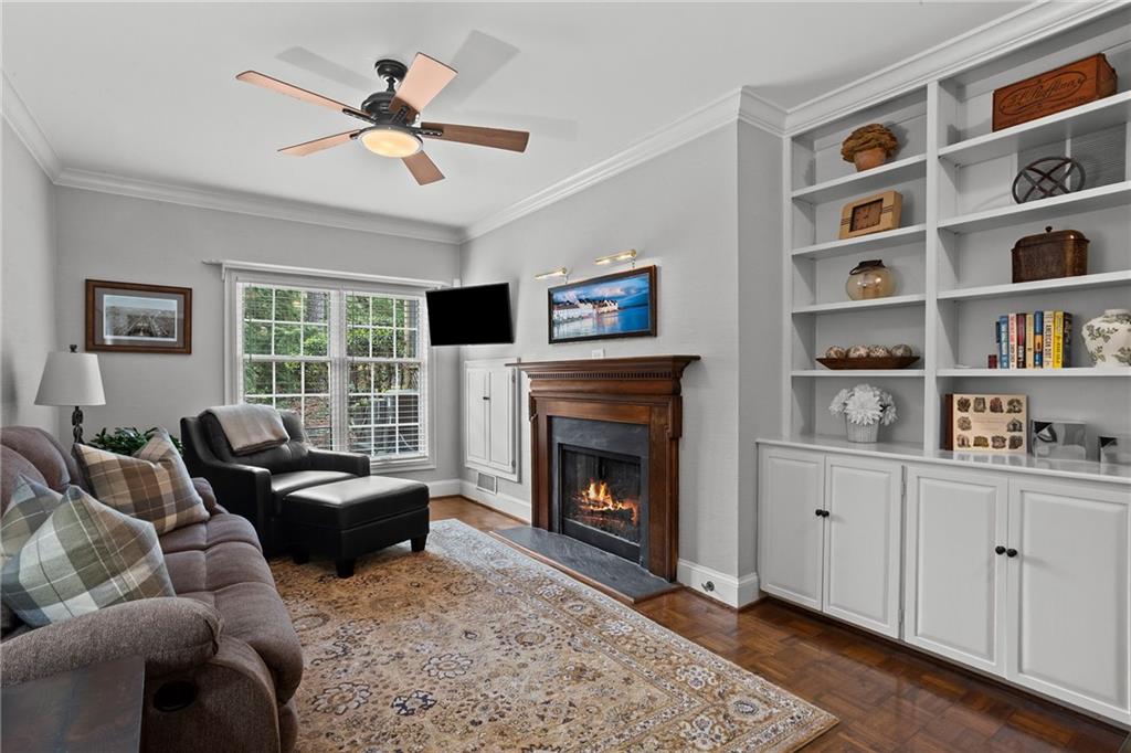 16 Ivy Chase NE