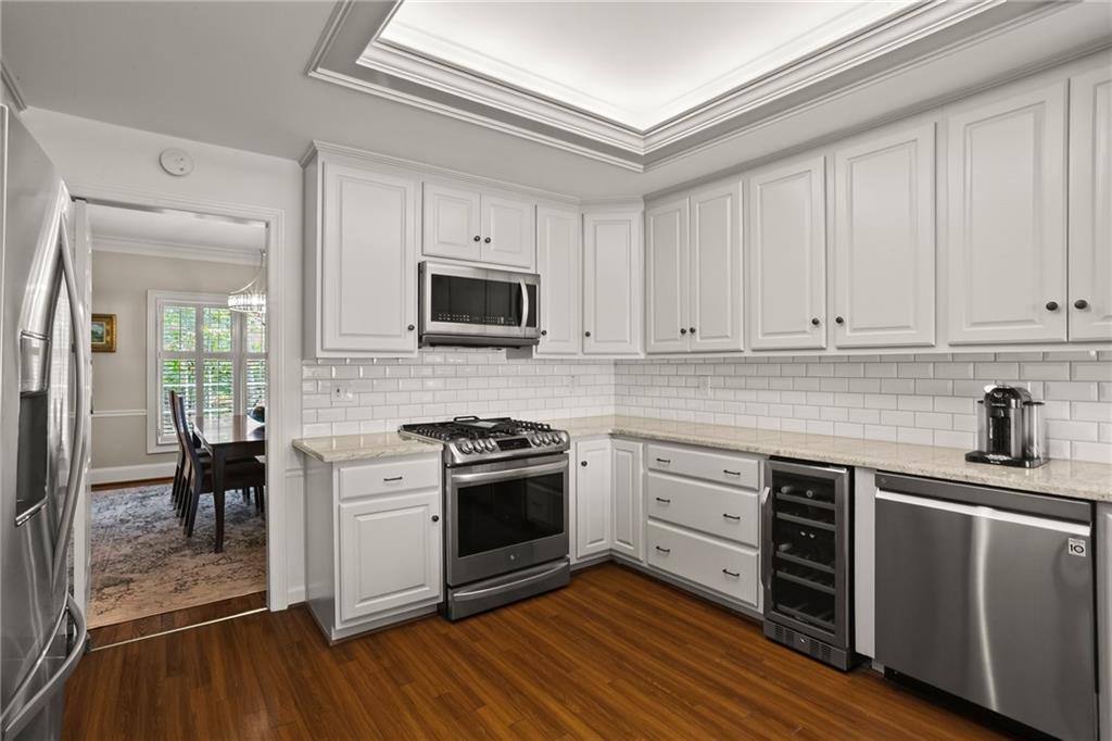 16 Ivy Chase NE
