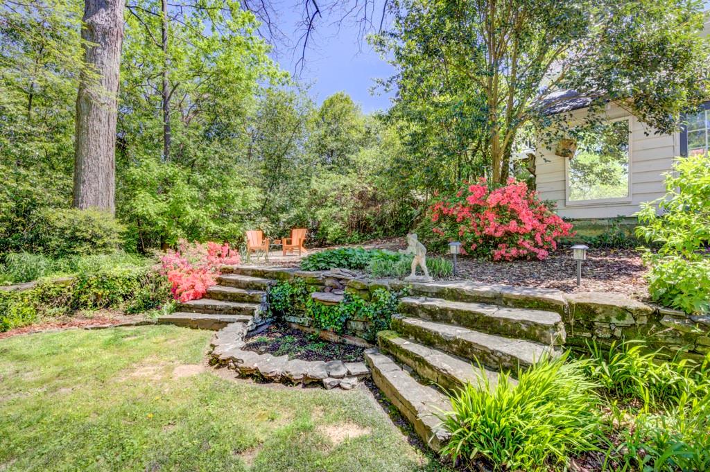 27 Northwood Avenue NE