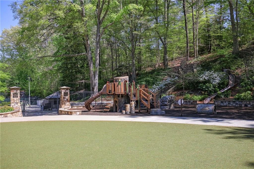 10 Palisades Road NE