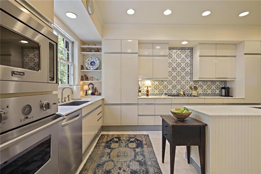 10 Palisades Road NE