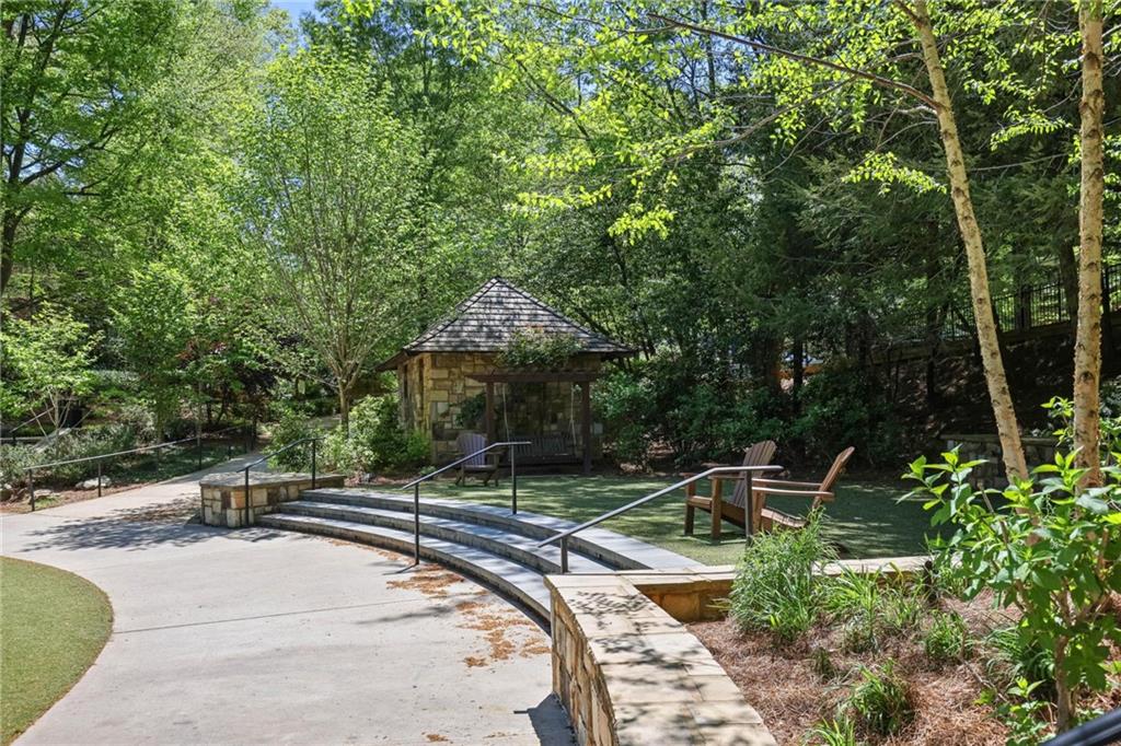 10 Palisades Road NE