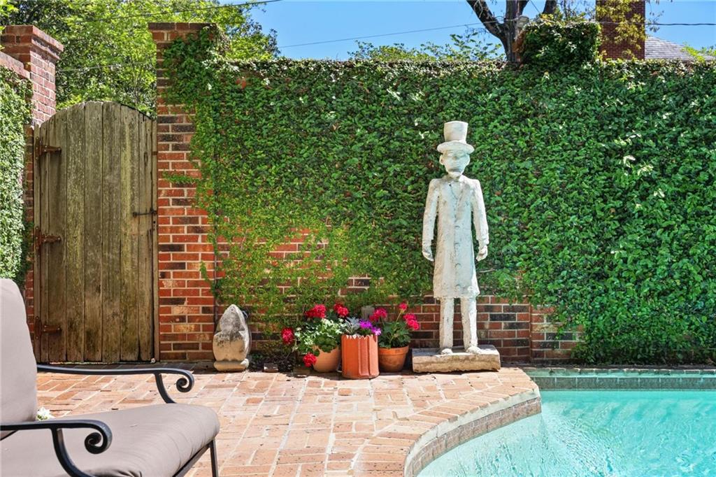 10 Palisades Road NE