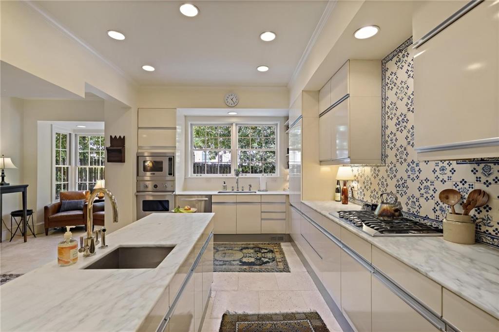 10 Palisades Road NE