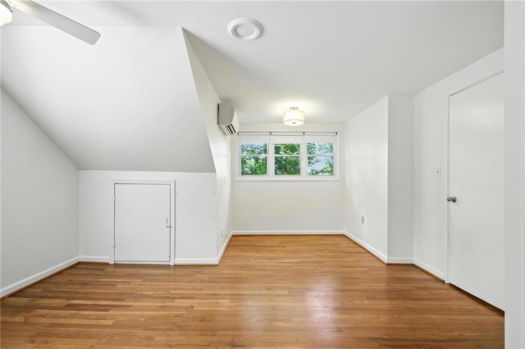 2569 Ridgewood Terrace NW