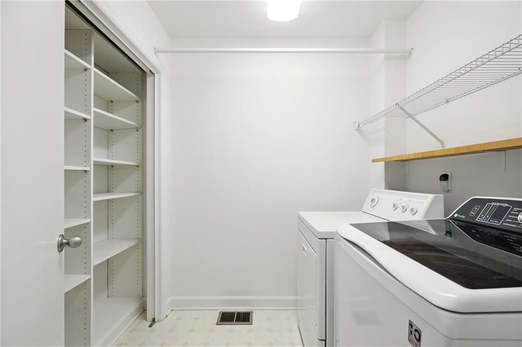 2569 Ridgewood Terrace NW