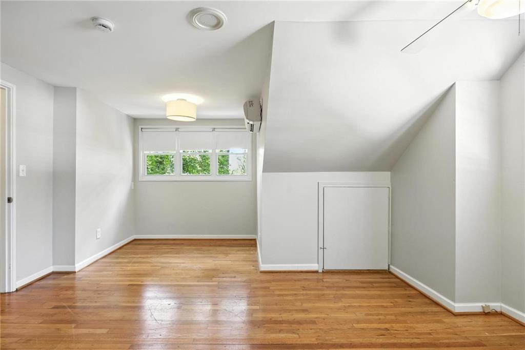 2569 Ridgewood Terrace NW