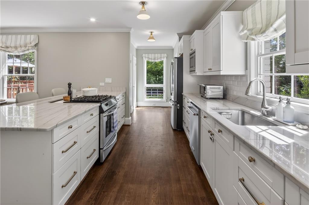 755 Greenview Avenue NE