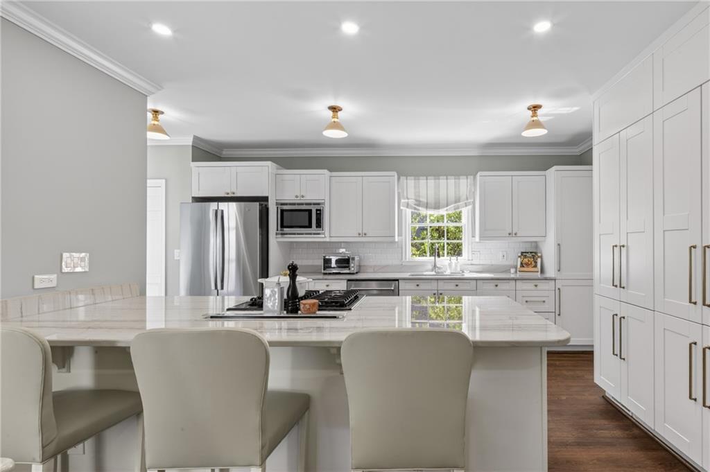 755 Greenview Avenue NE