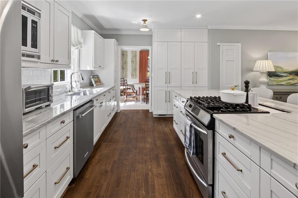 755 Greenview Avenue NE