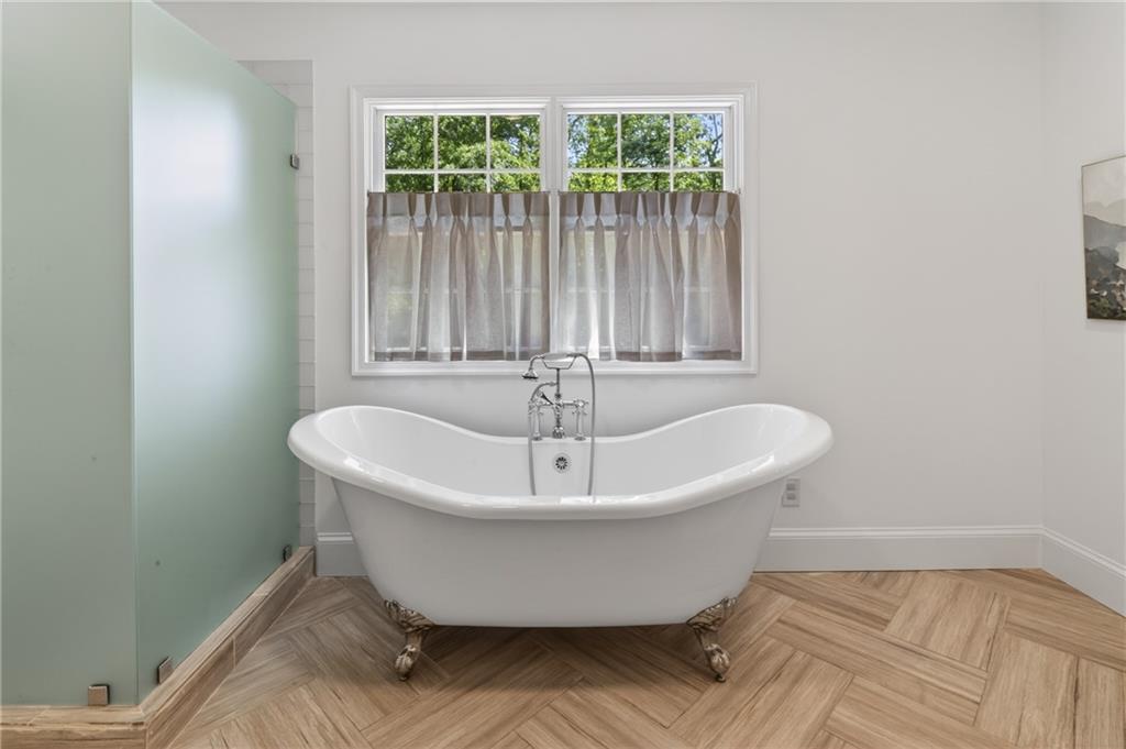 755 Greenview Avenue NE