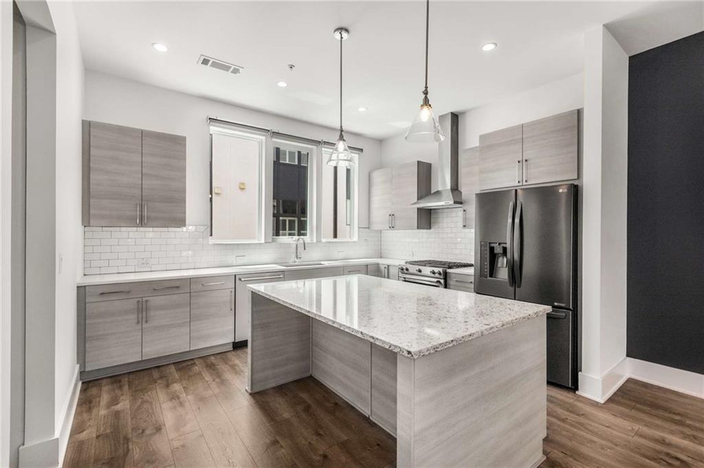 1225 Chelsea Circle NW