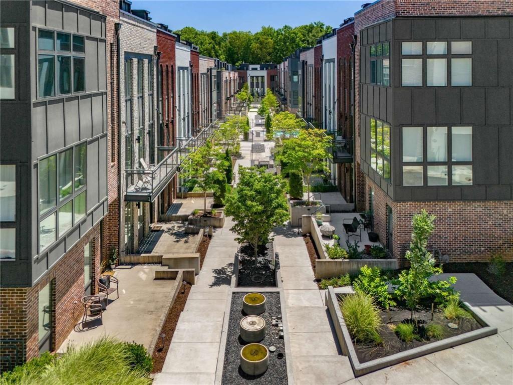 1225 Chelsea Circle NW