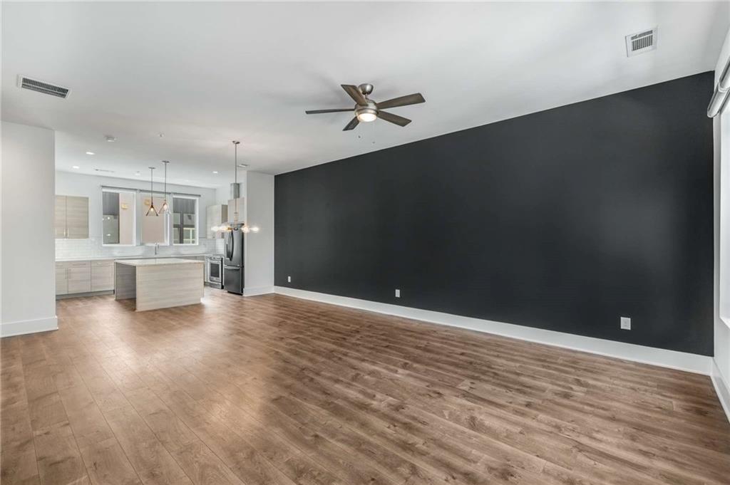 1225 Chelsea Circle NW