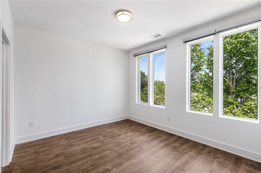 1225 Chelsea Circle NW