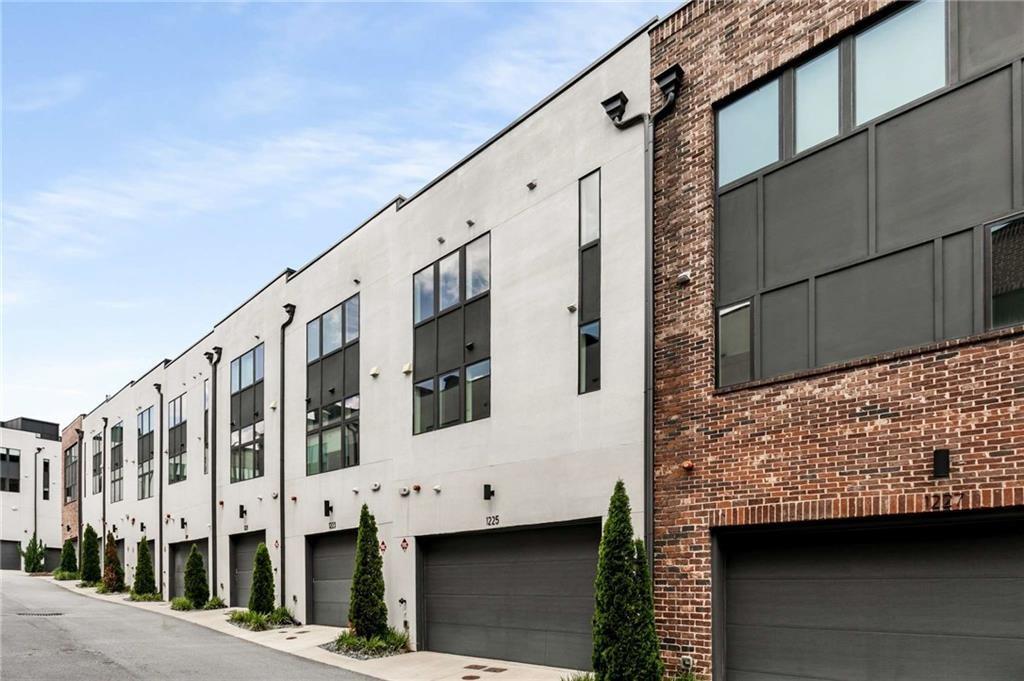 1225 Chelsea Circle NW