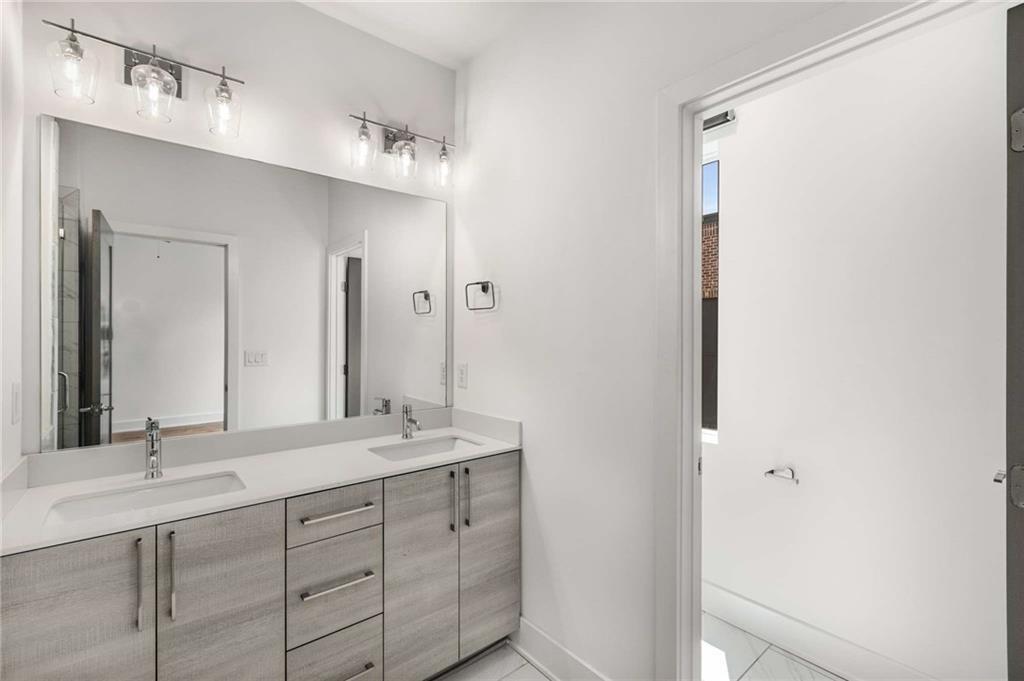 1225 Chelsea Circle NW