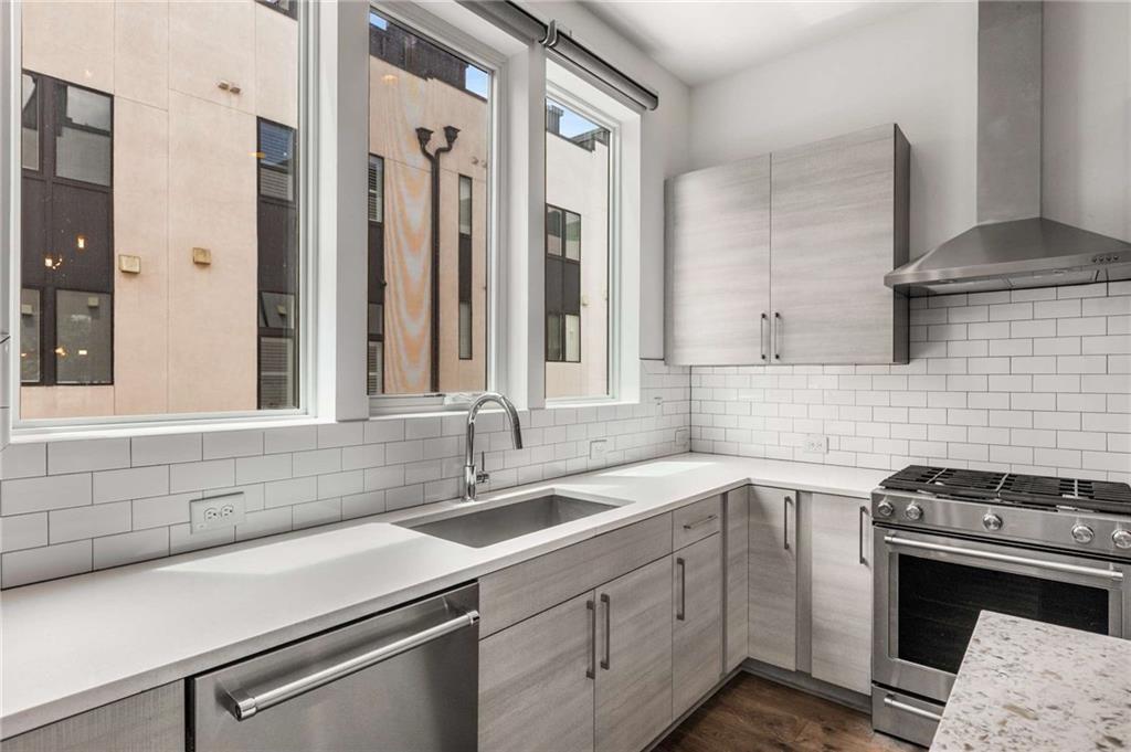 1225 Chelsea Circle NW