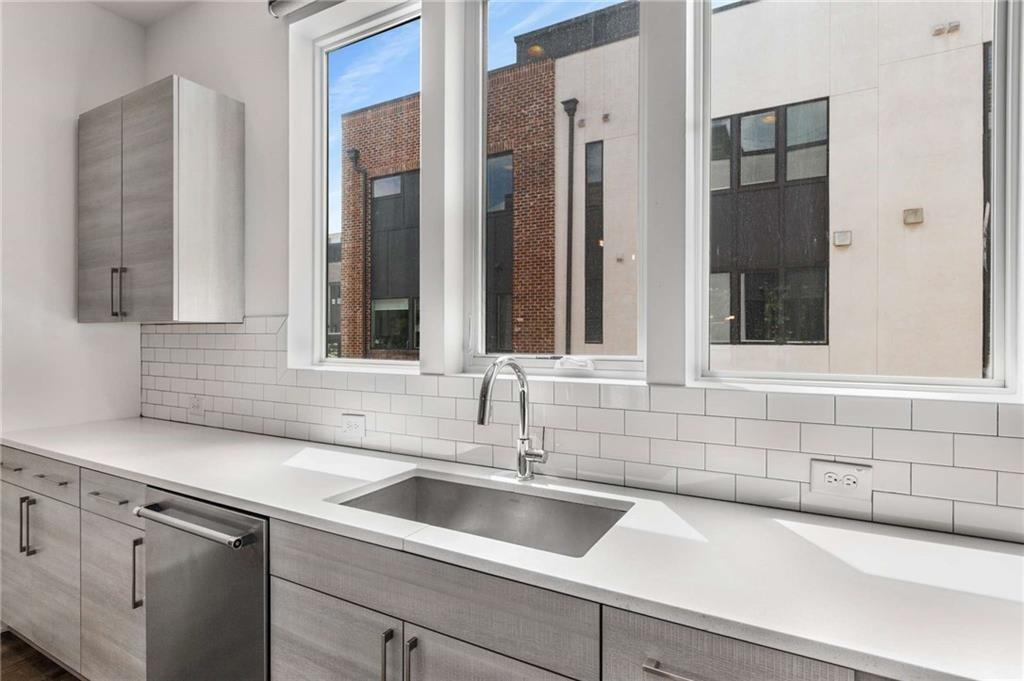 1225 Chelsea Circle NW