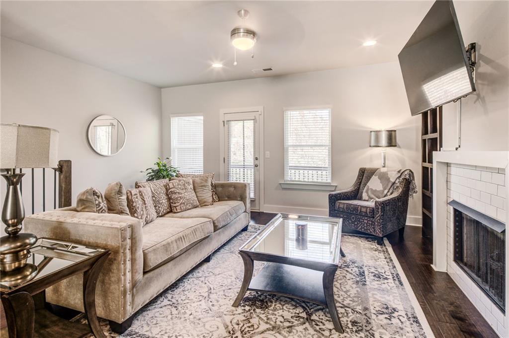 3793 Oxford Circle