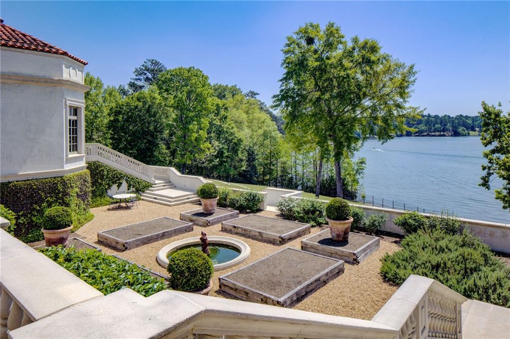 1405 Big Eddy Court