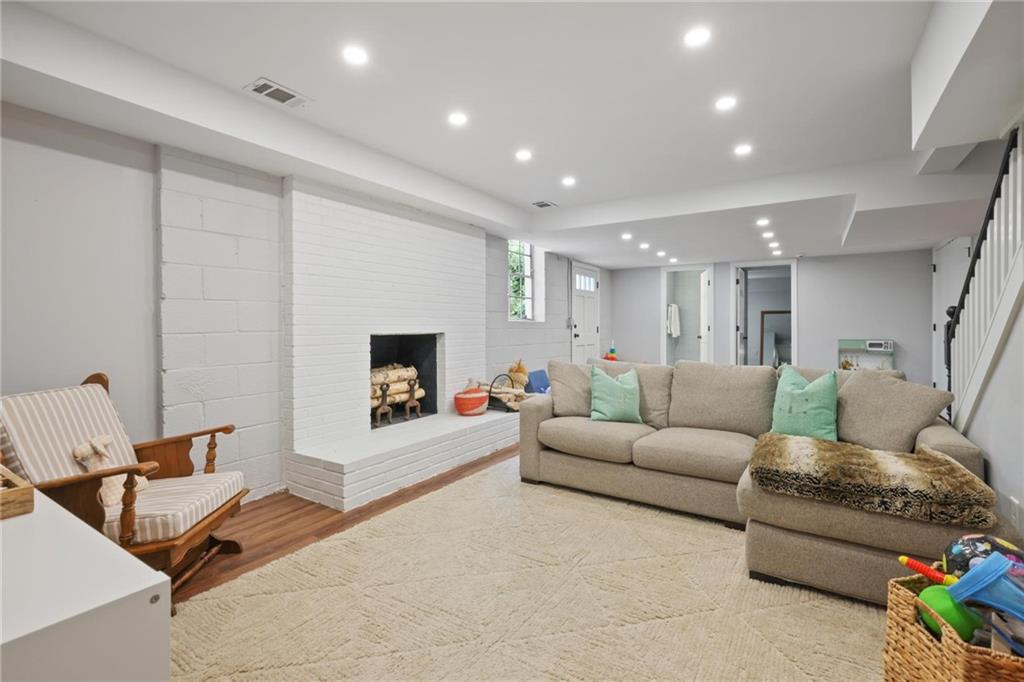 345 Franklin Road