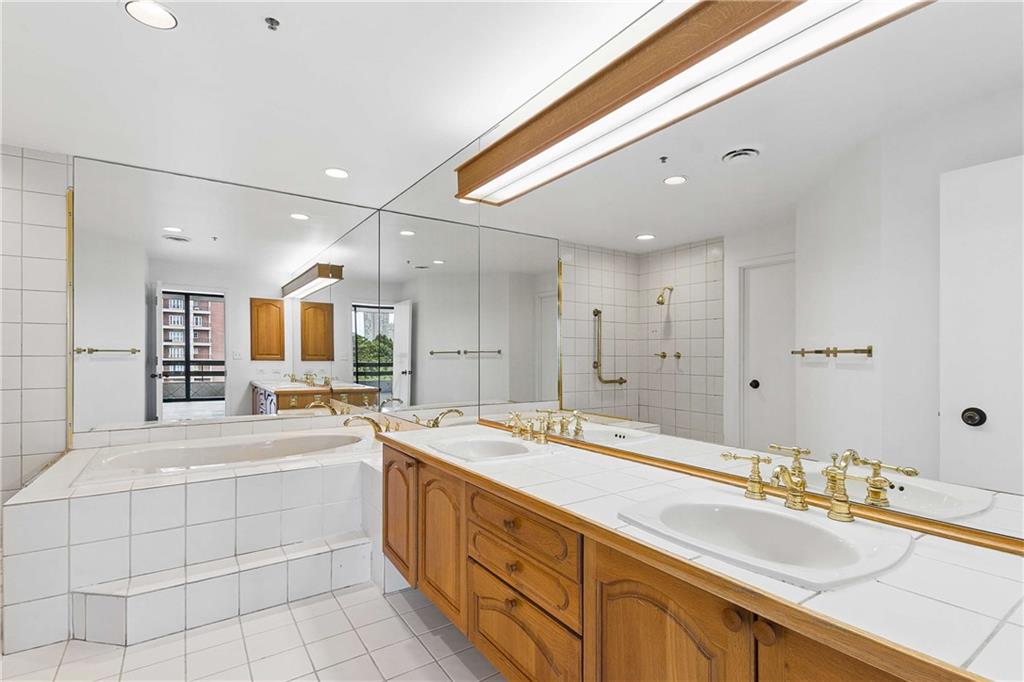 2660 Peachtree Road NW Unit 11E