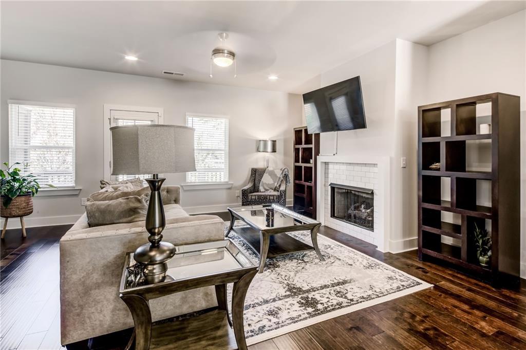 3793 Oxford Circle
