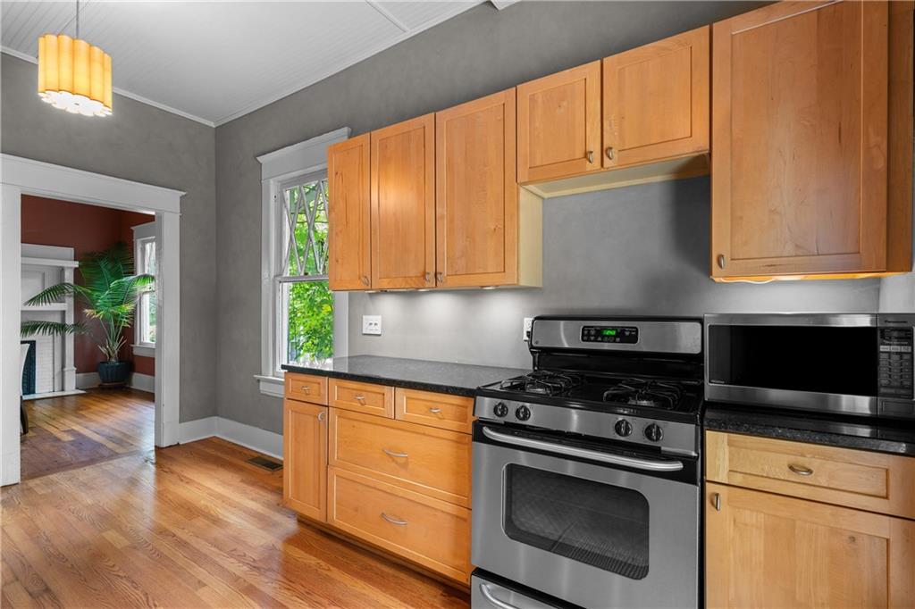 823 Essie Avenue SE