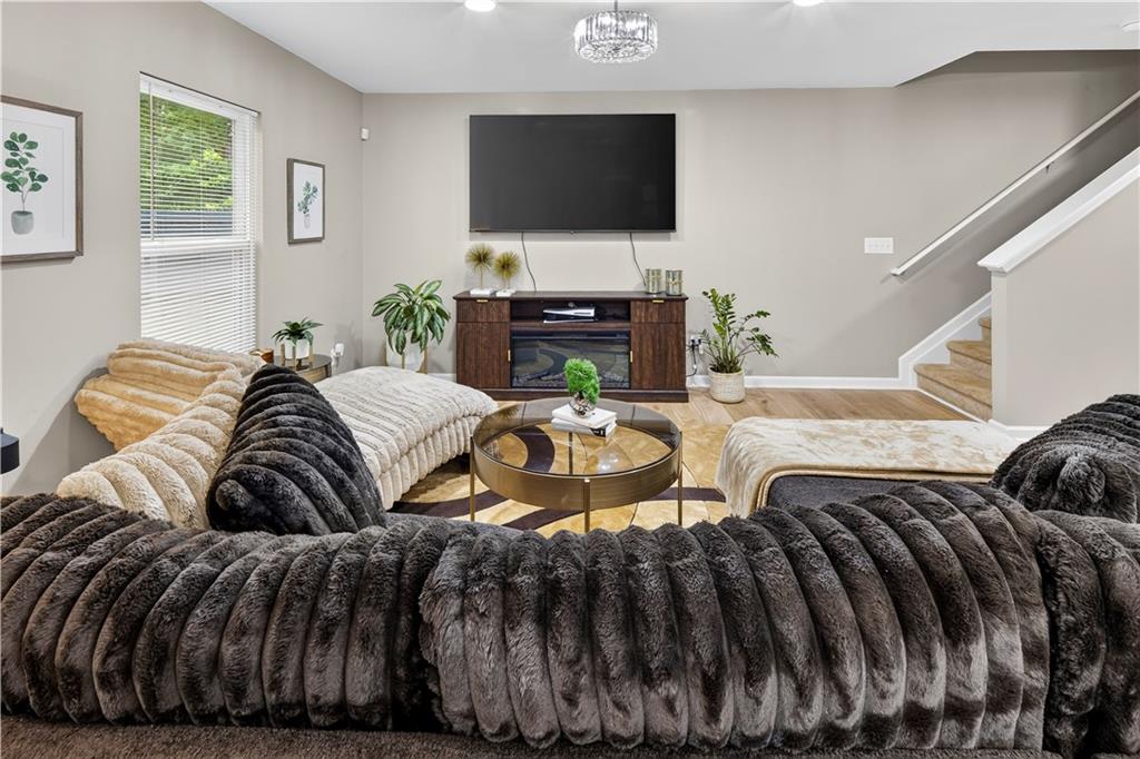 345 Arthurs Lane