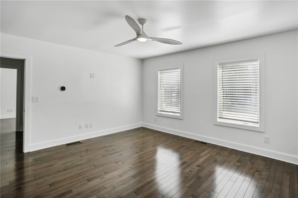 21 Skyline Way NE