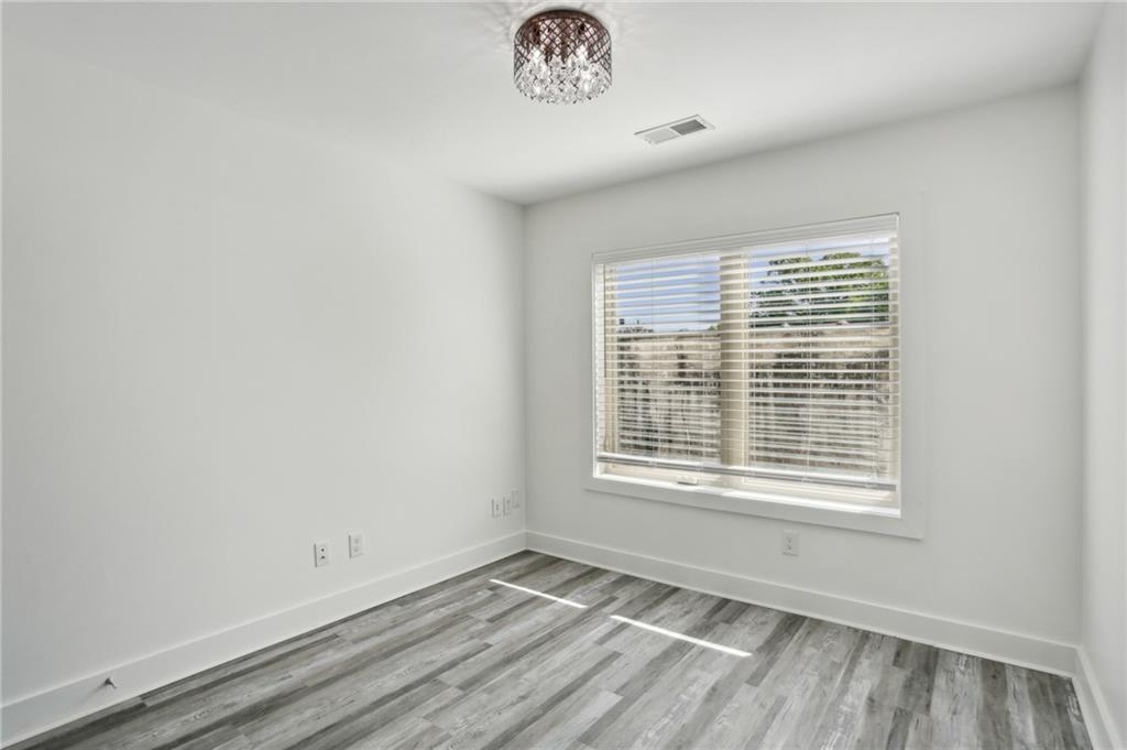 21 Skyline Way NE