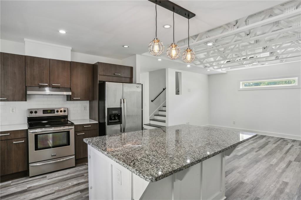 21 Skyline Way NE