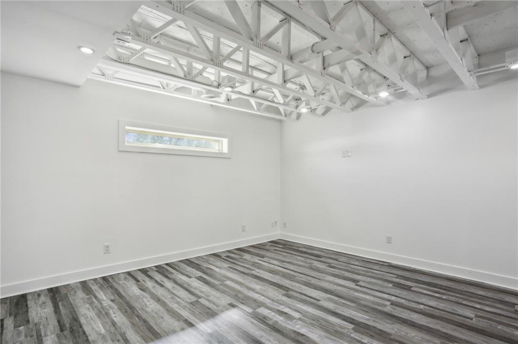21 Skyline Way NE