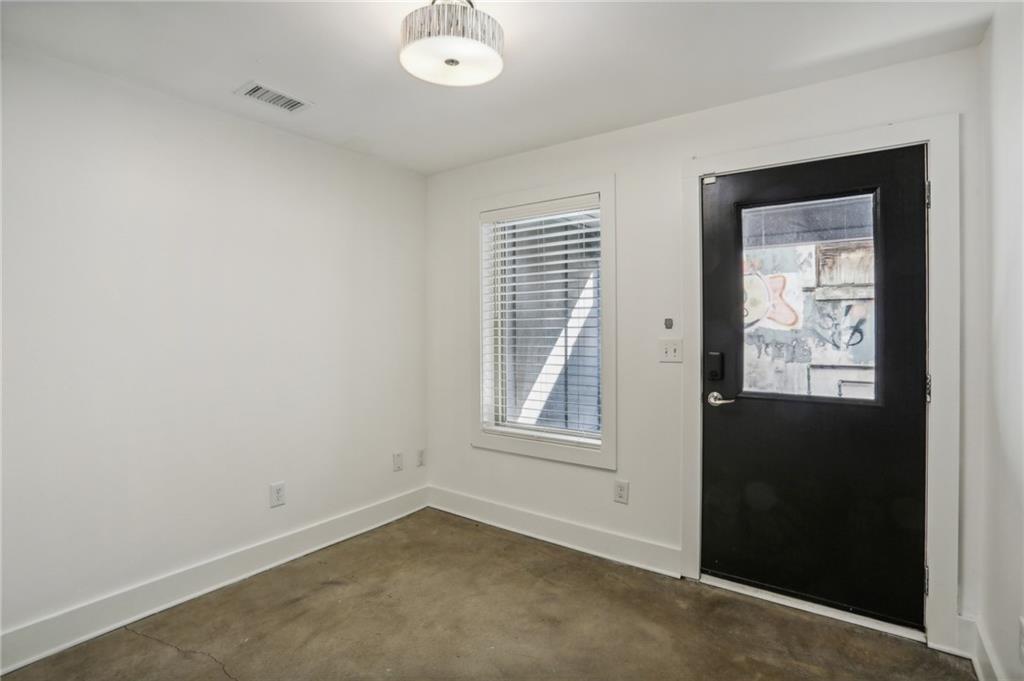 21 Skyline Way NE