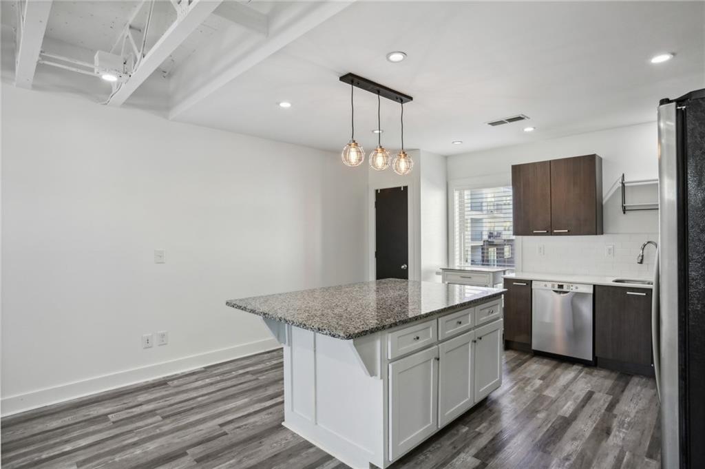 21 Skyline Way NE
