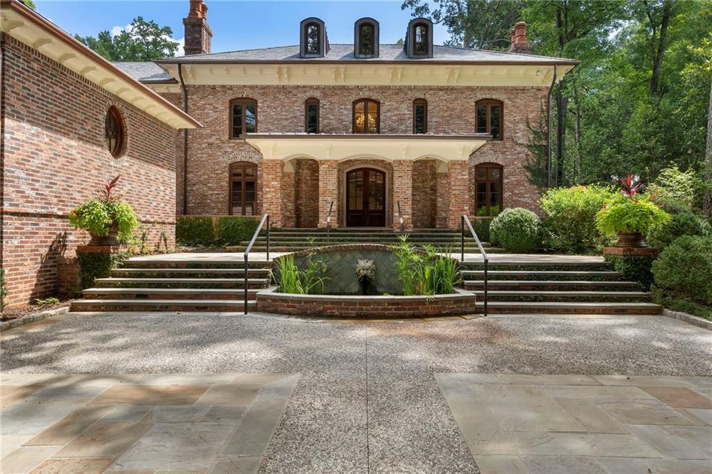 35 Valley Road NW