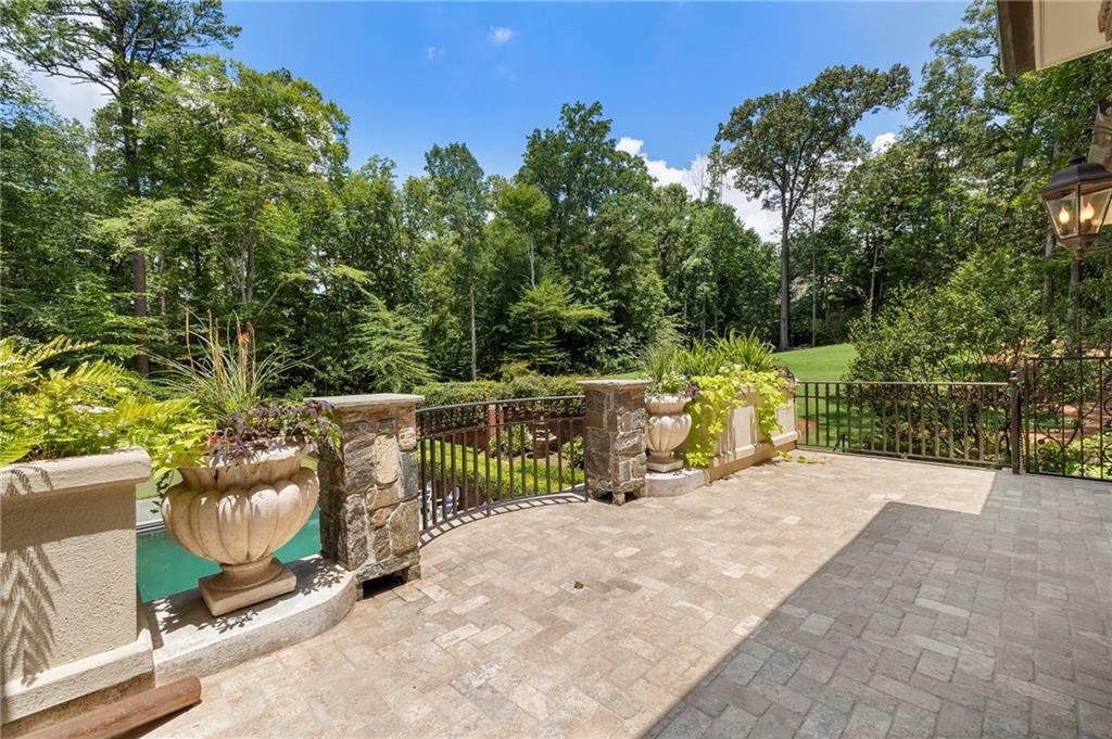 35 Valley Road NW