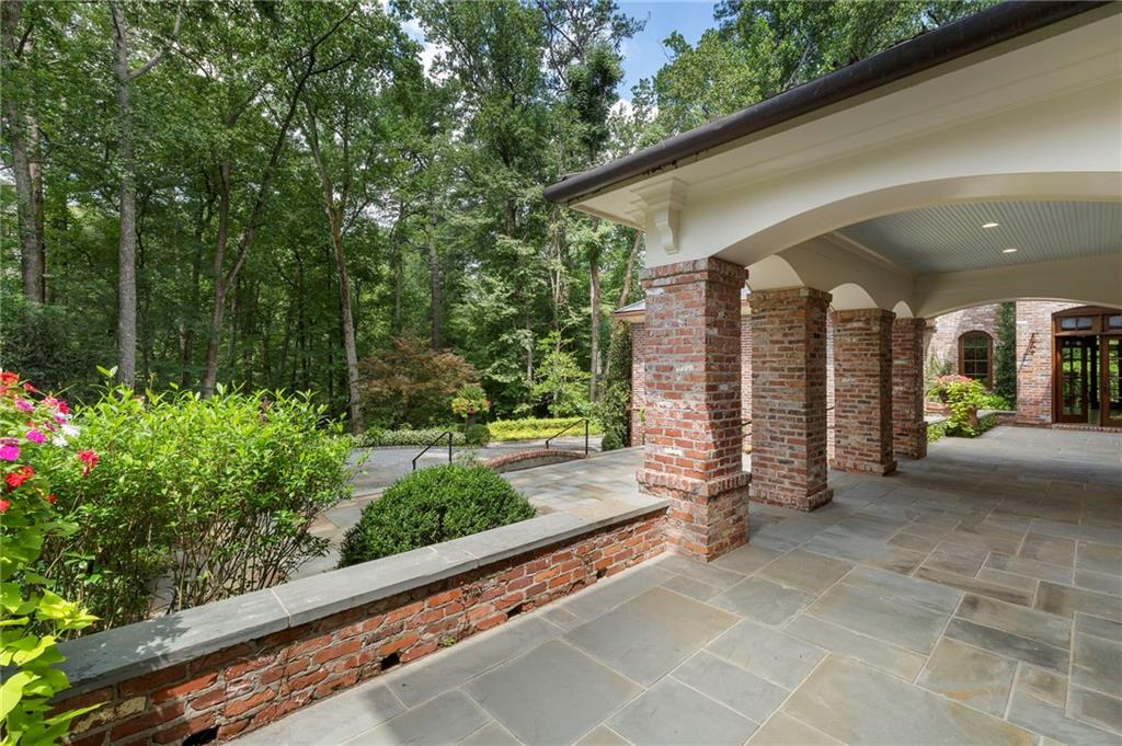 35 Valley Road NW