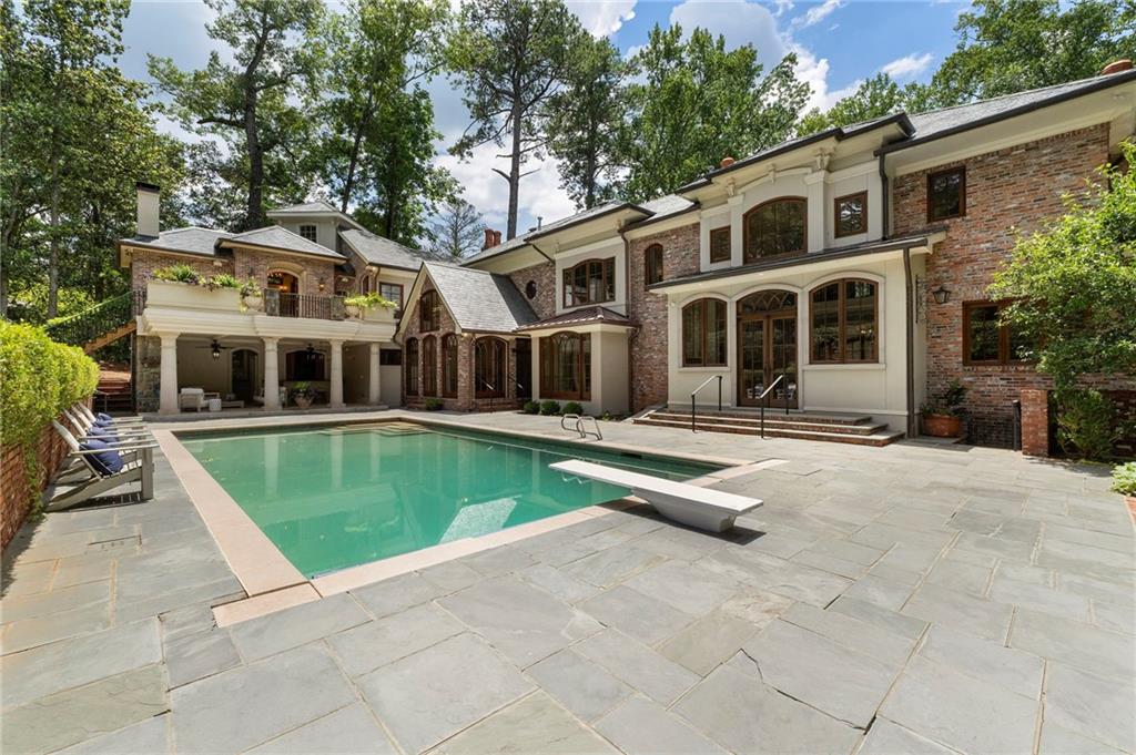 35 Valley Road NW