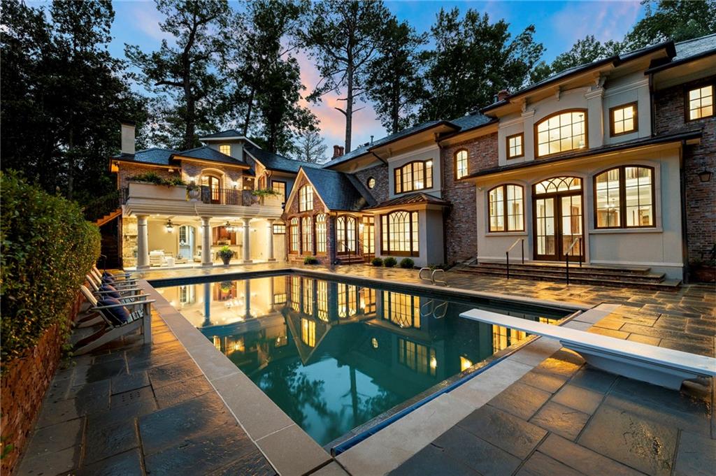 35 Valley Road NW