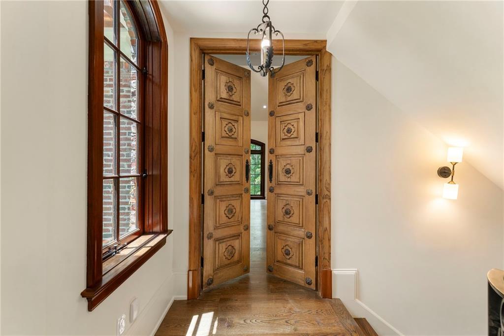 35 Valley Road NW