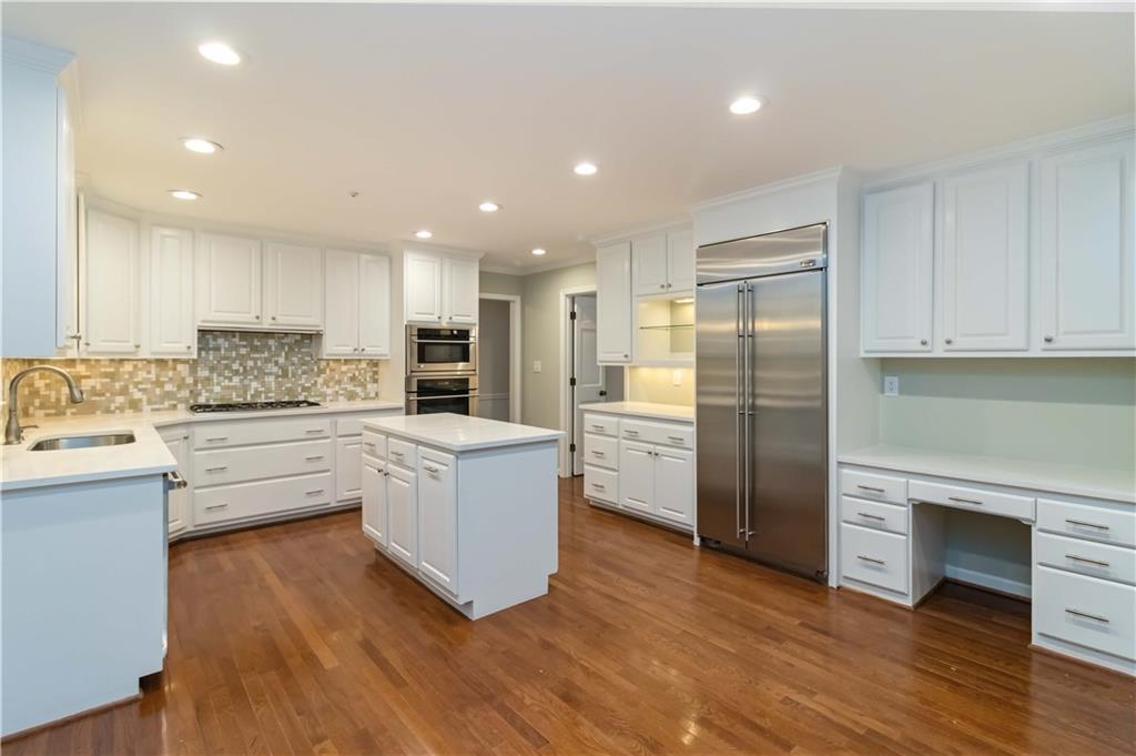890 Ferncroft Court