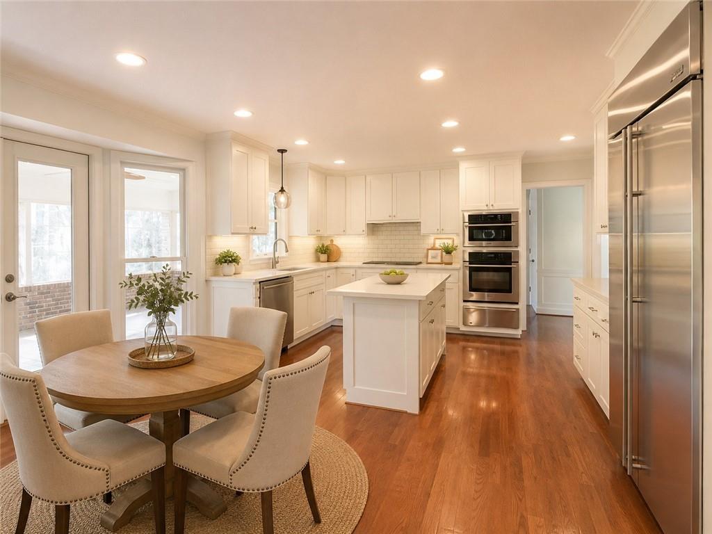890 Ferncroft Court