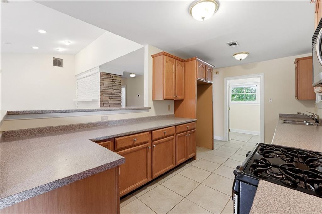 208 Midvale Drive NE