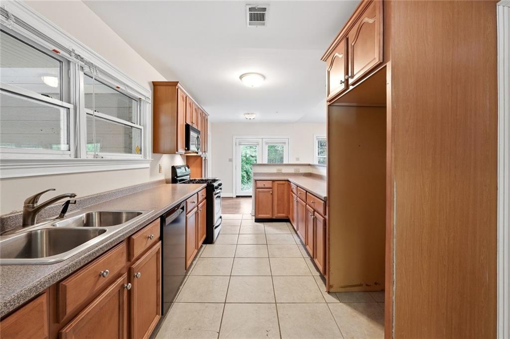 208 Midvale Drive NE