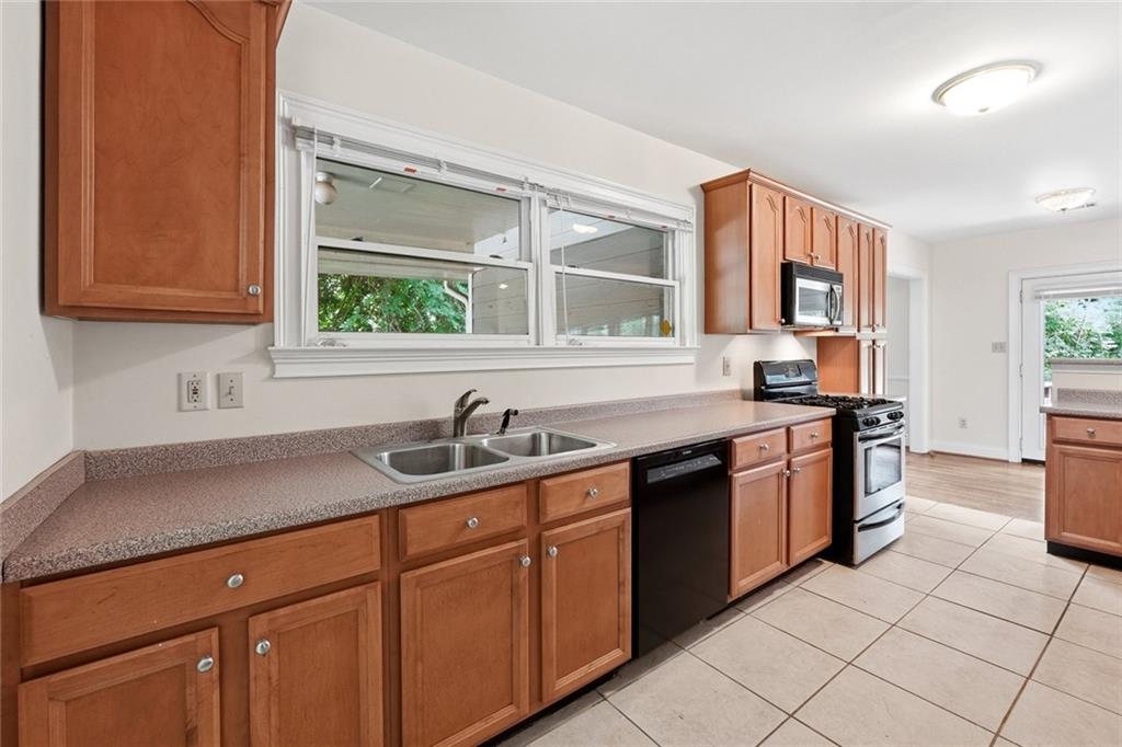 208 Midvale Drive NE