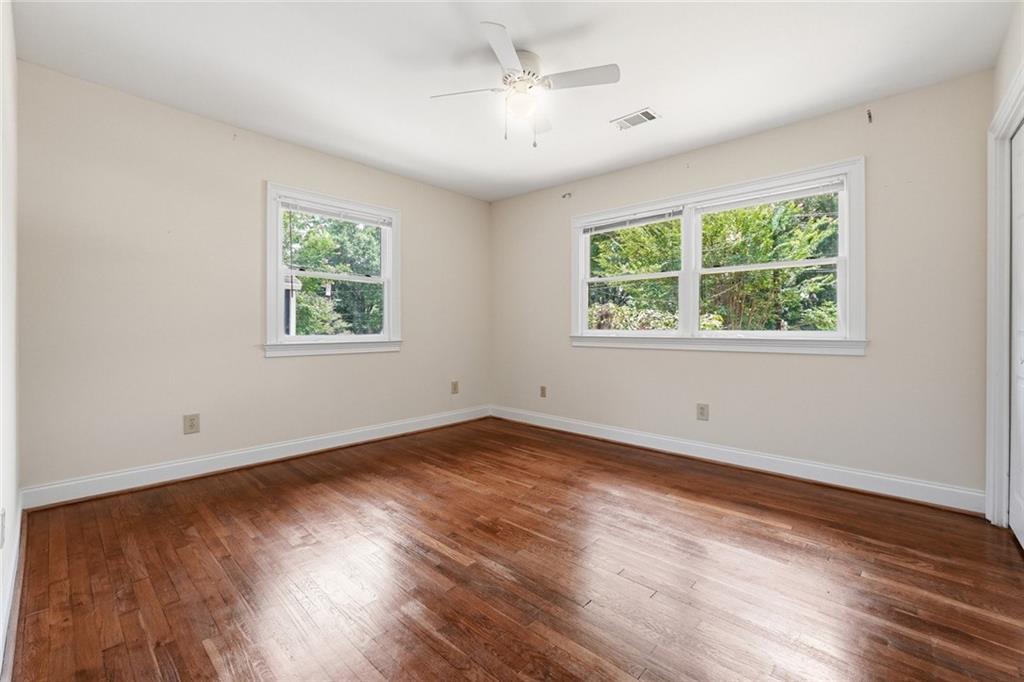 208 Midvale Drive NE