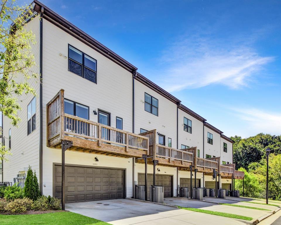 1363 Pavilion Court