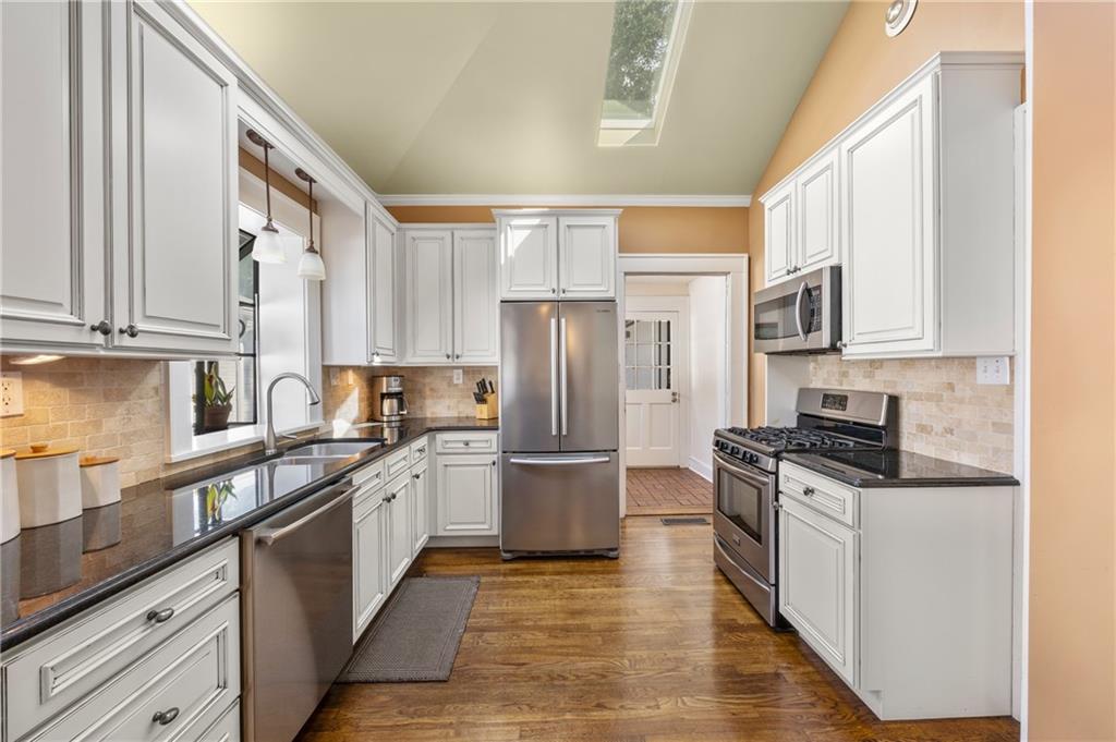 76 Peachtree Hills Avenue NE